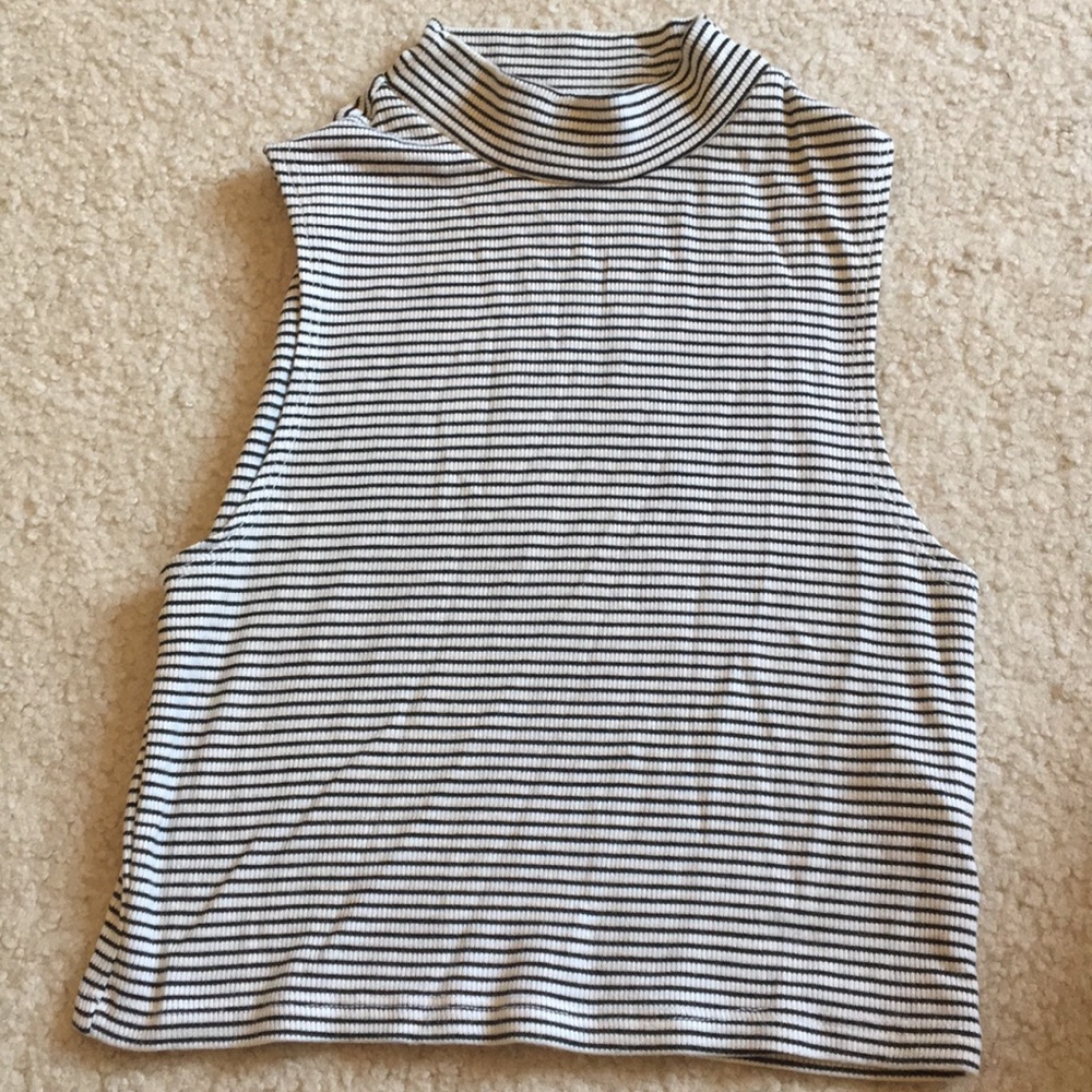 Turtle neck crop top
